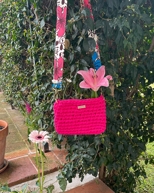 Akoma fuchsia