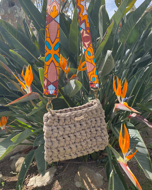 Akoma brown palm