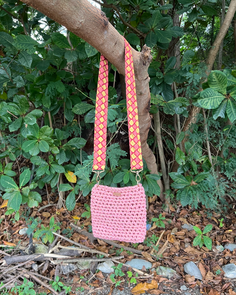 Akoma pink shiny